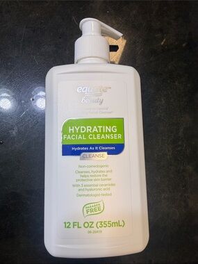 Equate Beauty Hydrating Facial Cleanser — White